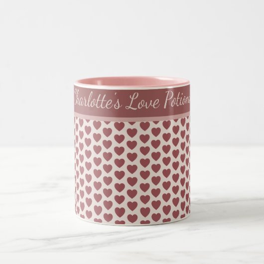 Personalized Retro Hearts Pink Burgundy ツートーンマグカップ (中央)