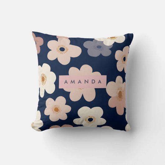 Personalized Retro Navy Blue Floral Blooms クッション (正面)