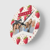 Personalized Retro Strawberry Polka Dot Vintage ラウンド壁時計 (傾斜)