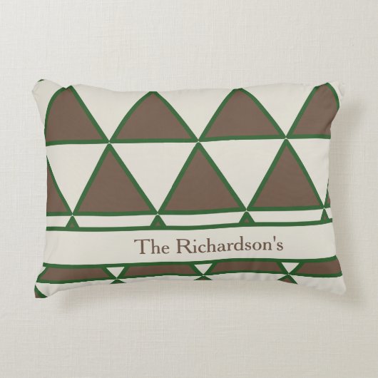 Personalized Sage Green Taupe Triangle Modern Chic アクセントクッション (正面)