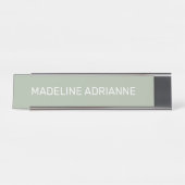 Personalized Sage & White Modern Desk Name Plate デスクネームプレート (正面)