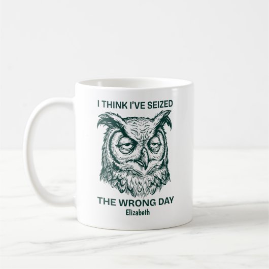Personalized Seized The Wrong Day Sarcastic Owl コーヒーマグカップ (左)