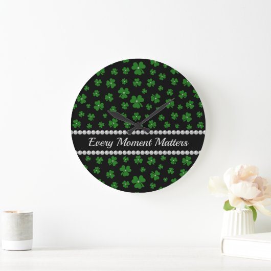 Personalized St. Patrick’s Day Shamrock with Pearl ラージ壁時計 (ホーム)