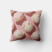 Personalized Strawberry Cream Swirl Aesthetic クッション (裏面)