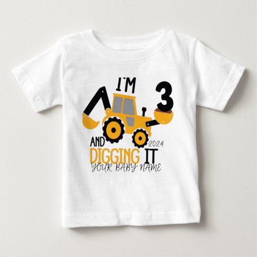 Personalized Three 3rd Birthday Construction ベビーTシャツ (正面)