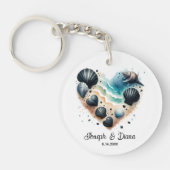 Personalized Valentine Anniversary Seashell Heart キーホルダー (正面)