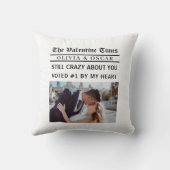 Personalized Valentine Newspaper Photo  クッション (裏面)