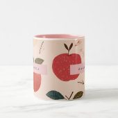Personalized Whimsical Red Apple Harvest ツートーンマグカップ (中央)