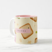 Personalized Whimsical Toast & Jam Pattern ツートーンマグカップ (正面左)