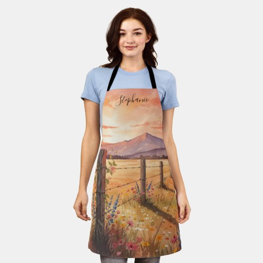 Personalized Wildflower Sunset Scene エプロン (着用した状態)
