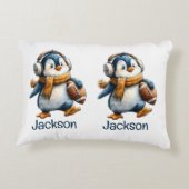 Personalized Winter Penguin Football Kid アクセントクッション (裏面)