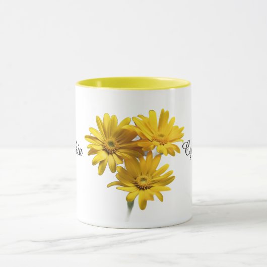 Personalized Yellow Daisy Floral マグカップ (中央)