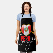 Peru en mi Corazon Peruvian Pride エプロン (着用した状態)