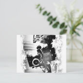 Pessoa Segurando uma câmera dslr Preta ポストカード (スタンド正面)