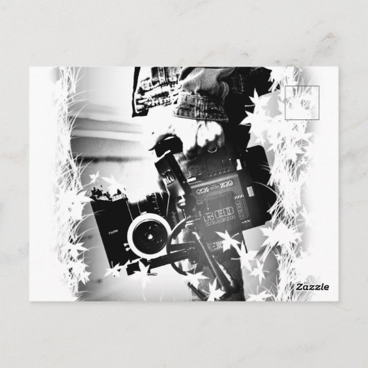 Pessoa Segurando uma câmera dslr Preta ポストカード (裏面)