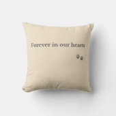 Pet Memorial Throw Pillow – Forever in Our Hearts クッション (正面)