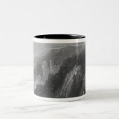 Peterheadの近くのSlainesの城の眺め、 ツートーンマグカップ (中央)