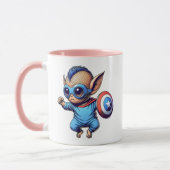 Petit extraterrestre super-héros avec bouclier. マグカップ (左)