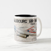 Phalsbourgの航空基地(フランス) ツートーンマグカップ (正面右)