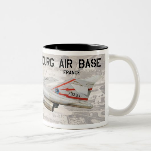Phalsbourgの航空基地(フランス) ツートーンマグカップ (右)
