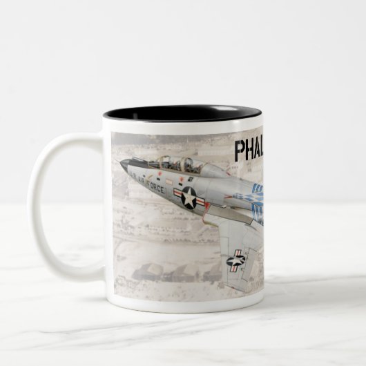 Phalsbourgの航空基地(フランス) ツートーンマグカップ (左)
