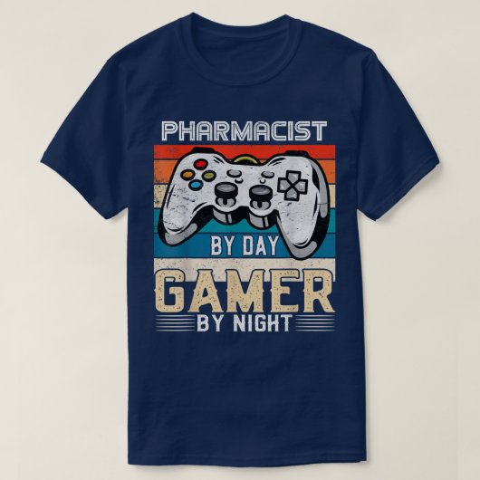 Pharmacist by day gamer by night video gaming fans tシャツ (デザイン正面)