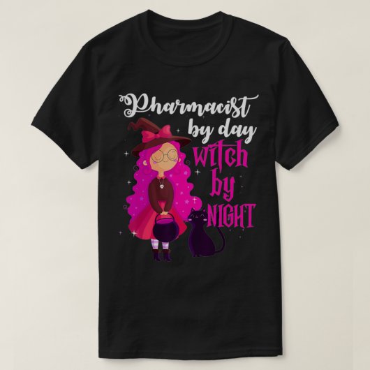 Pharmacist by Day Witch by Night Halloween Gift  Tシャツ (デザイン正面)