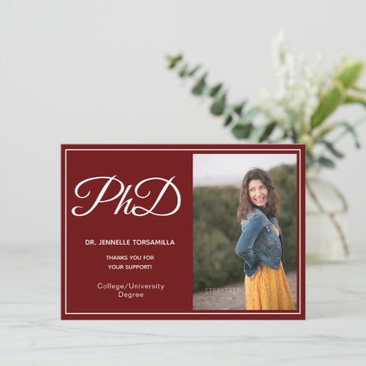 PhD学位Burgundyホワイトフォトスクリプト卒業 案内状 (スタンド正面)