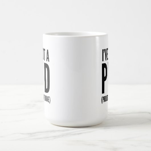 PHD(プロジェ得クトの半分の完了)を持っている コーヒーマグカップ (中央)