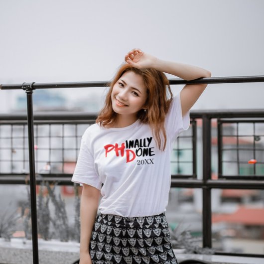 phinally done - PHDおもしろい卒業引用文デザイン Tシャツ