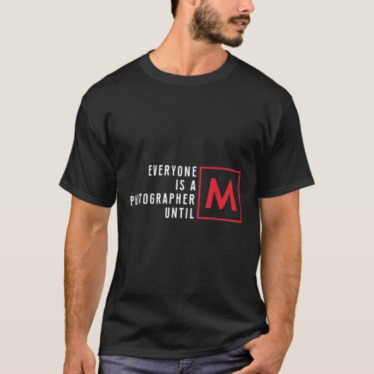 Phoまでは誰もがフォトグラファーおもしろいである Tシャツ (正面)