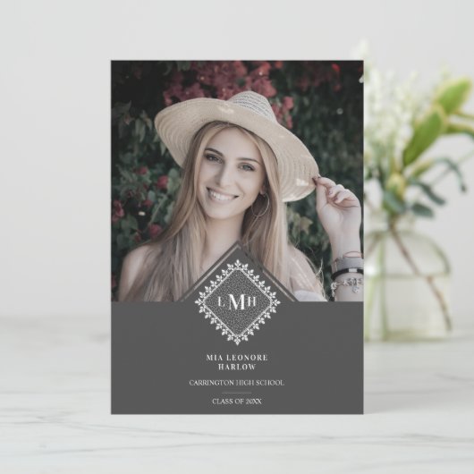 Photo Graduation Party Chic Initial Lace Romantic  招待状 (スタンド正面)