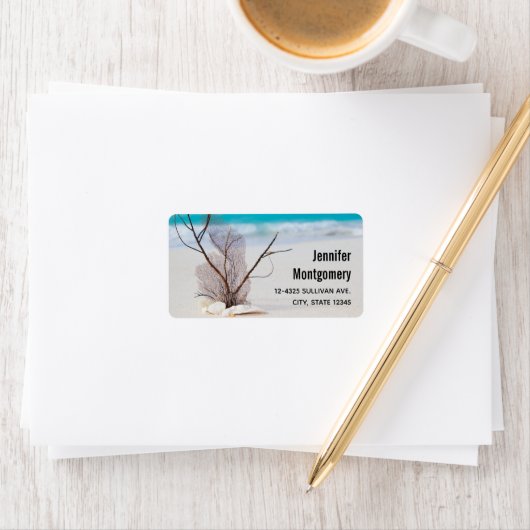 Photo of Seashells on a Sandyビーチ ラベル (インサイチュ)