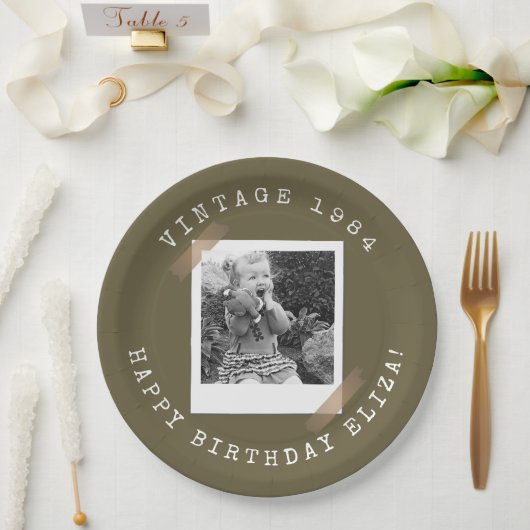 Photo Polaroid Vintage Birthday Greyish Brown ペーパープレート (ウェディング)