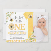 Photo Yellow Daisy Bee First Bee-day Birthday 招待状 (正面)