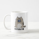 Photograh-purr Funny Cat Photographer Pun コーヒーマグカップ<br><div class="desc">フォトプラおもしろいル猫フォトグラファーのプンは、カメラを持って可愛い子猫が登場。かわいい猫フォトグラファーのパンが大好きな家族や友人のための完璧なパンプギフト。</div>
