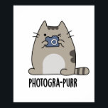 Photograh-purr Funny Cat Photographer Pun ポスター<br><div class="desc">フォトプラおもしろいル猫フォトグラファーのプンは、カメラを持って可愛い子猫が登場。かわいい猫フォトグラファーのパンが大好きな家族や友人のための完璧なパンプギフト。</div>