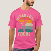 Photographer Camera Never Lose Focus Photography Tシャツ (正面)