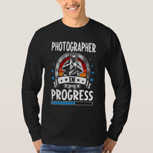 Photographer In Progress Trainee Student Tシャツ (正面)
