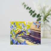 Photorealistic Oil Beetle Playing Piano Among Blue ポストカード (スタンド正面)