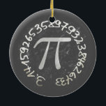 Pi Day PiDay Chalkboard教育 セラミックオーナメント<br><div class="desc">自分のパイを知るのは理不尽ではない。先生は、チョークの記号と一緒に円周形の最も重要な数字を投稿した。ピ祝ーデイ毎年3月14日、アルバート・アインシュタインの誕生日でもある。これが偶然の一致だと思うか数学の秘密の力だと思う？Piは数学で最も重要な数字の一つであり、PiDayのパイを掘る前に少なくとも3.14または3.14159を覚えなさい。</div>