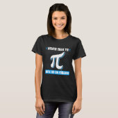 Pi PiのHappy Pi日の数学と決して話さない Tシャツ (正面フル)