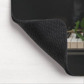 Piano with red rose and rose petals マウスパッド (コーナー)