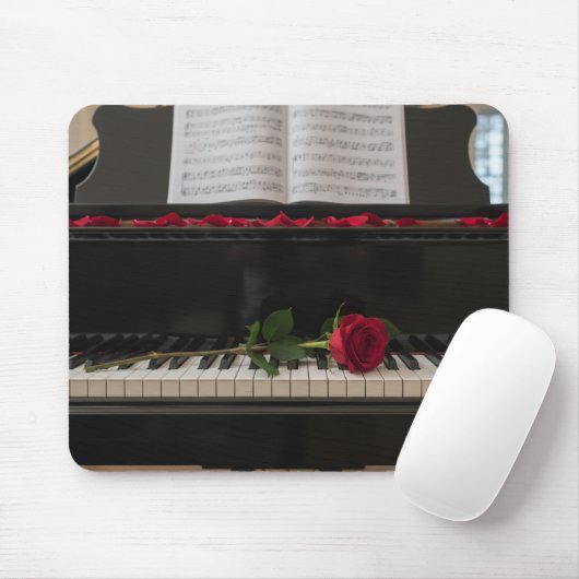Piano with red rose and rose petals マウスパッド (マウス)