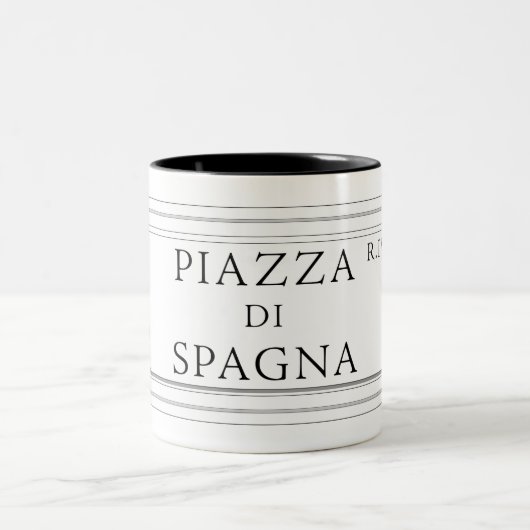 Piazza di Spagnaのローマの道路標識 ツートーンマグカップ (中央)