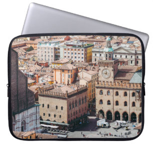 Piazza Maggiore広場とサンペトルの空中眺め ラップトップスリーブ