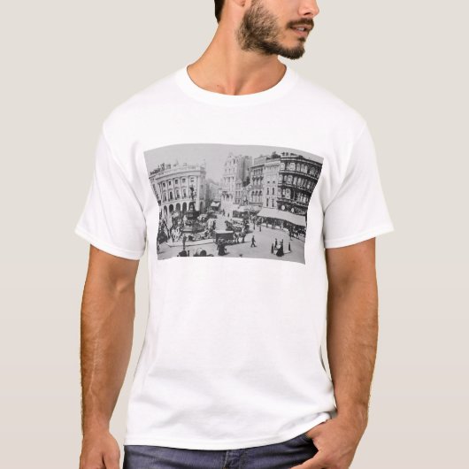 Piccadillyのサーカス、c. 1900年の眺め tシャツ (正面)