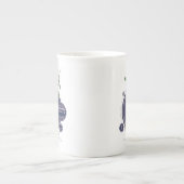 PICKETT™ The BOWTRUCKLE™グラフィック ボーンチャイナマグカップ (正面)