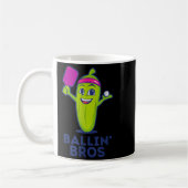 Pickle Ballin’ Bros – Gifts Friends, Brothers, Or  コーヒーマグカップ (左)