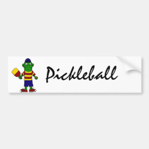 Pickleballのかいおよび球を握るおもしろいなピクルス バンパーステッカー